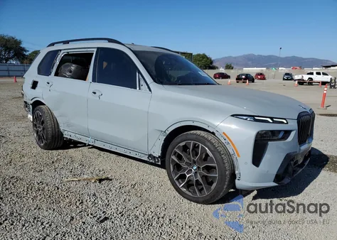 2025 BMW X7 xDrive40I z USA, uszkodzony, nr VIN 5UX23EM02S9X78997